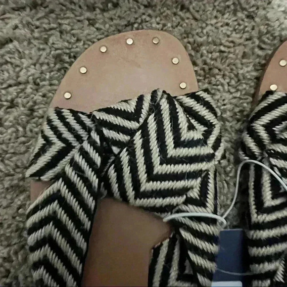 Universal Thread Louise Chevron Print Knotted Sandals Size 5 - Picture 3 of 4